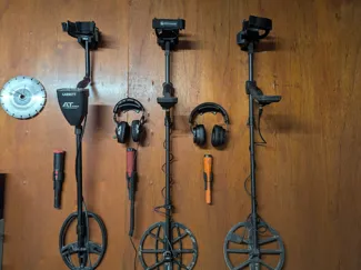 Metal detector wall mount