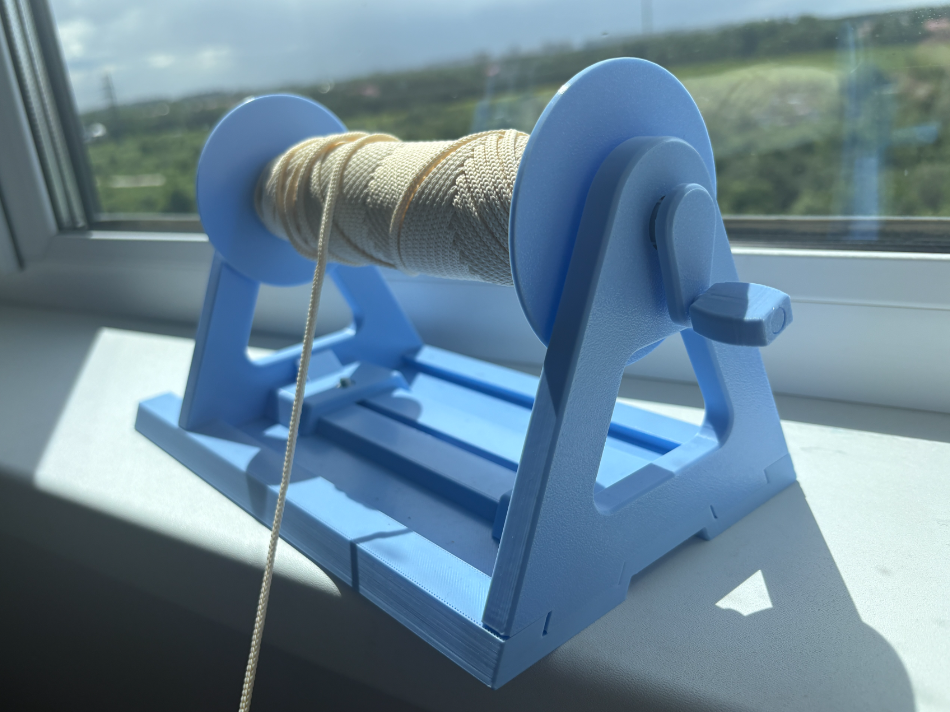 Yarn skein/spool holder and winder