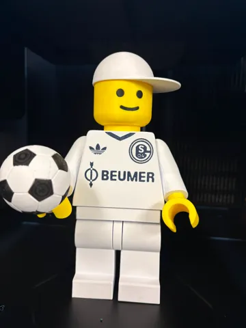 Modelo para impresión 3D: Brickman Schalke Auswärtstrikot 20cm Figur 500% — vista de referencia 2