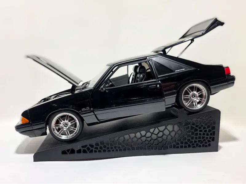 1:18 Diecast Model Car Stand - Voronoi Style