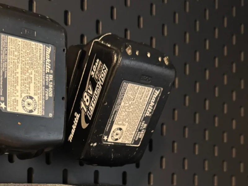Makita 18V LXT Battery Mount for Skadis - Angled