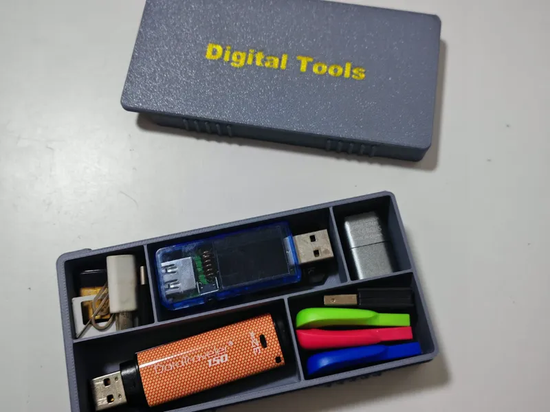 Scatoletta porta chiavette USB