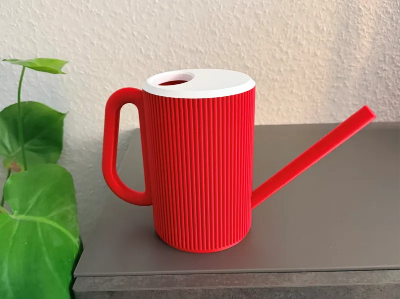 Moderne Gießkanne mit Rillen – 2-teilig