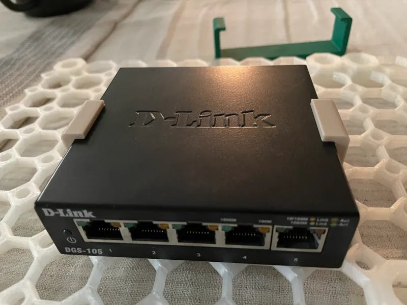 D-link 5 port Switch DGS-105 Multiconnect Bracket