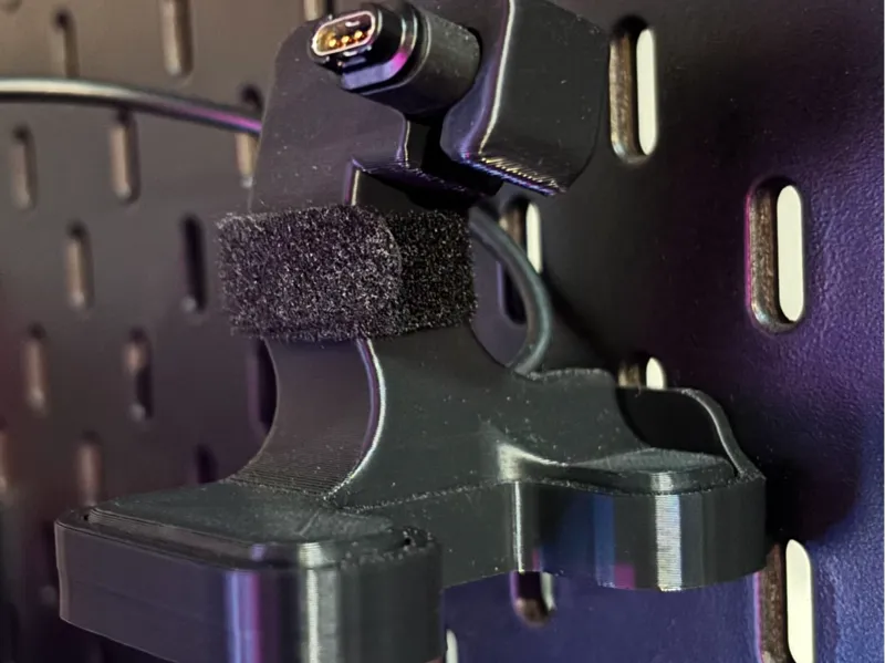 Skadis mount for vivosmart charging stand