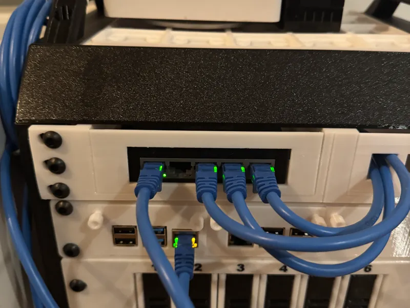 RackMod 1U 10inch TP-Link 5 Port Switch