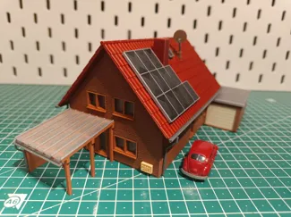 Einfamilienhaus mit Garage und PV-Anlage in H0