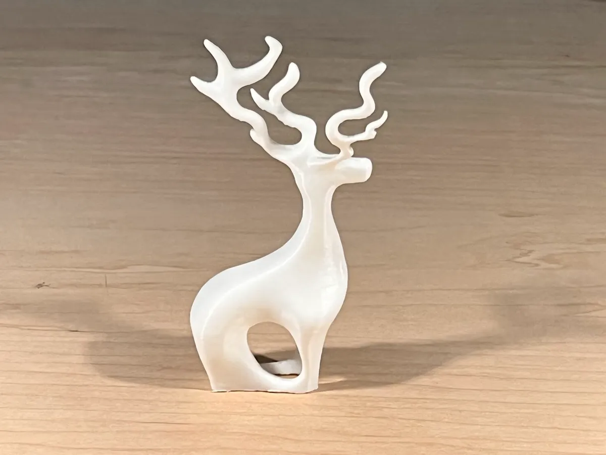 Figurine de renne minimaliste