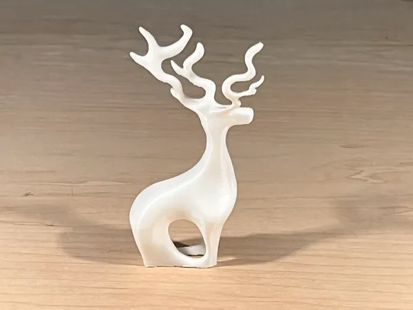 Figurine de renne minimaliste
