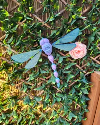 Libellule articulée aux ailes mobiles — photo 1