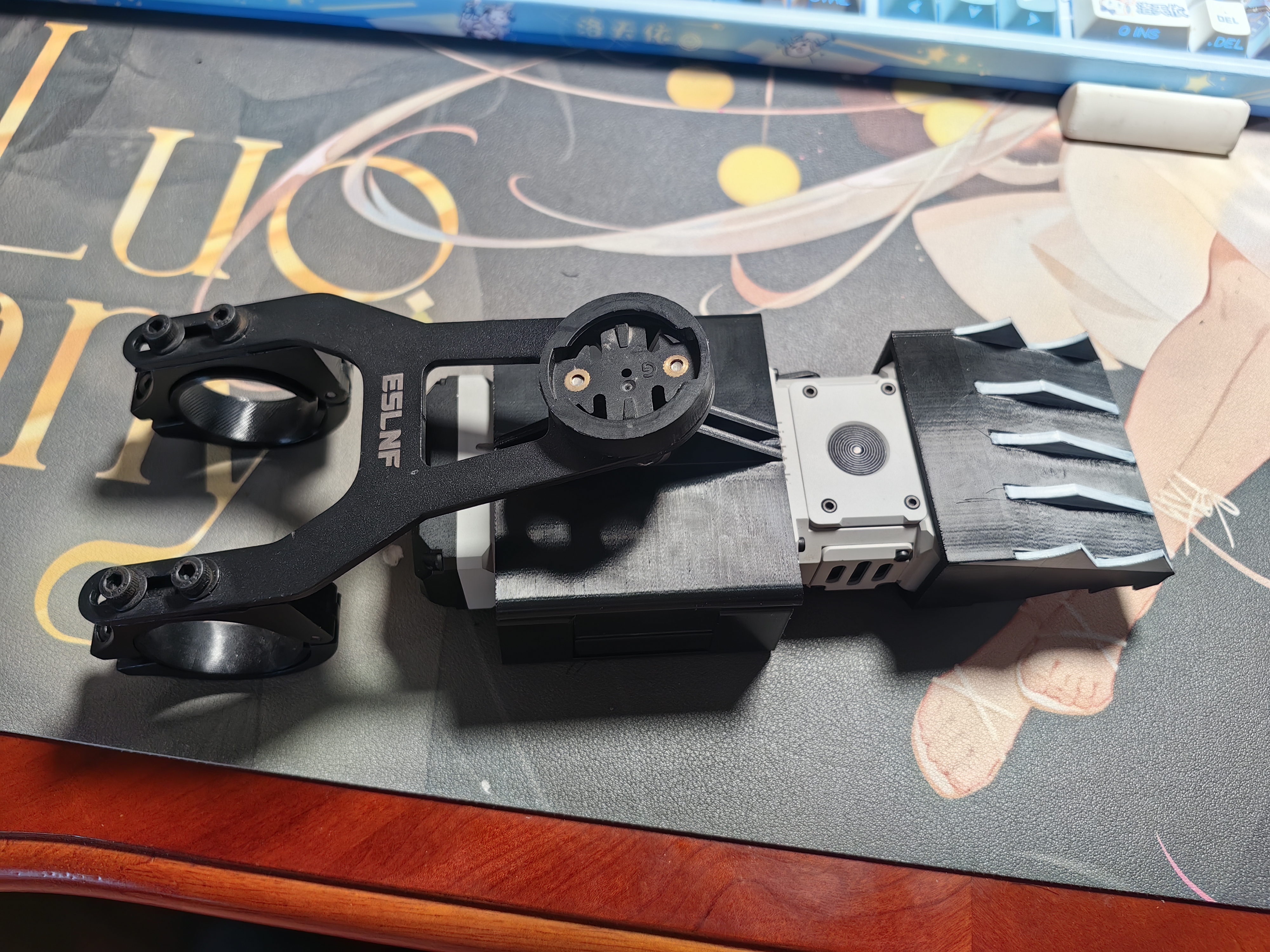 Miniatura 2 do modelo 3D 务本x1自行车吊装支架与截止线帽