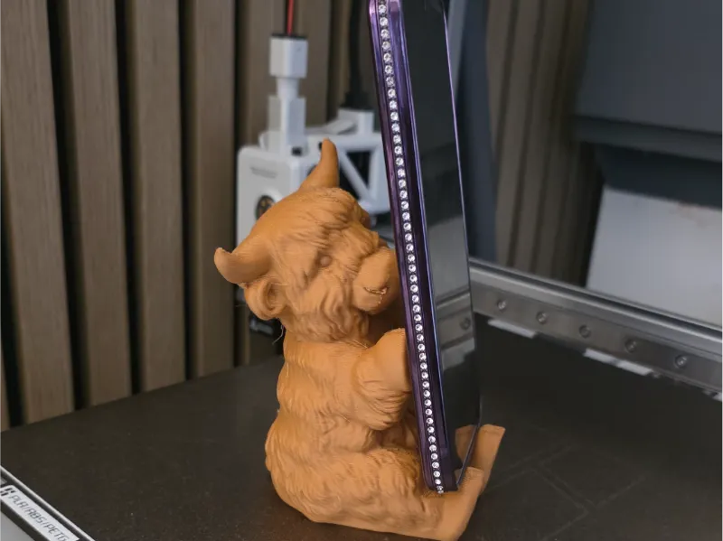 Cute highland cow mobile phone stand holder