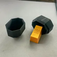 Boîte cadeau morceau de charbon (low poly) — photo 1