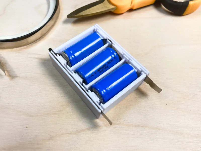 Customisable battery pack for electronics projects