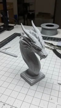 Buste de dragon détaillé — sculpture fantastique — photo 2