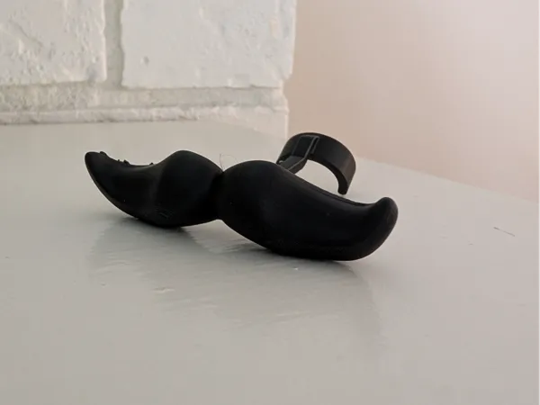 Moustache pour embouchure de tuba