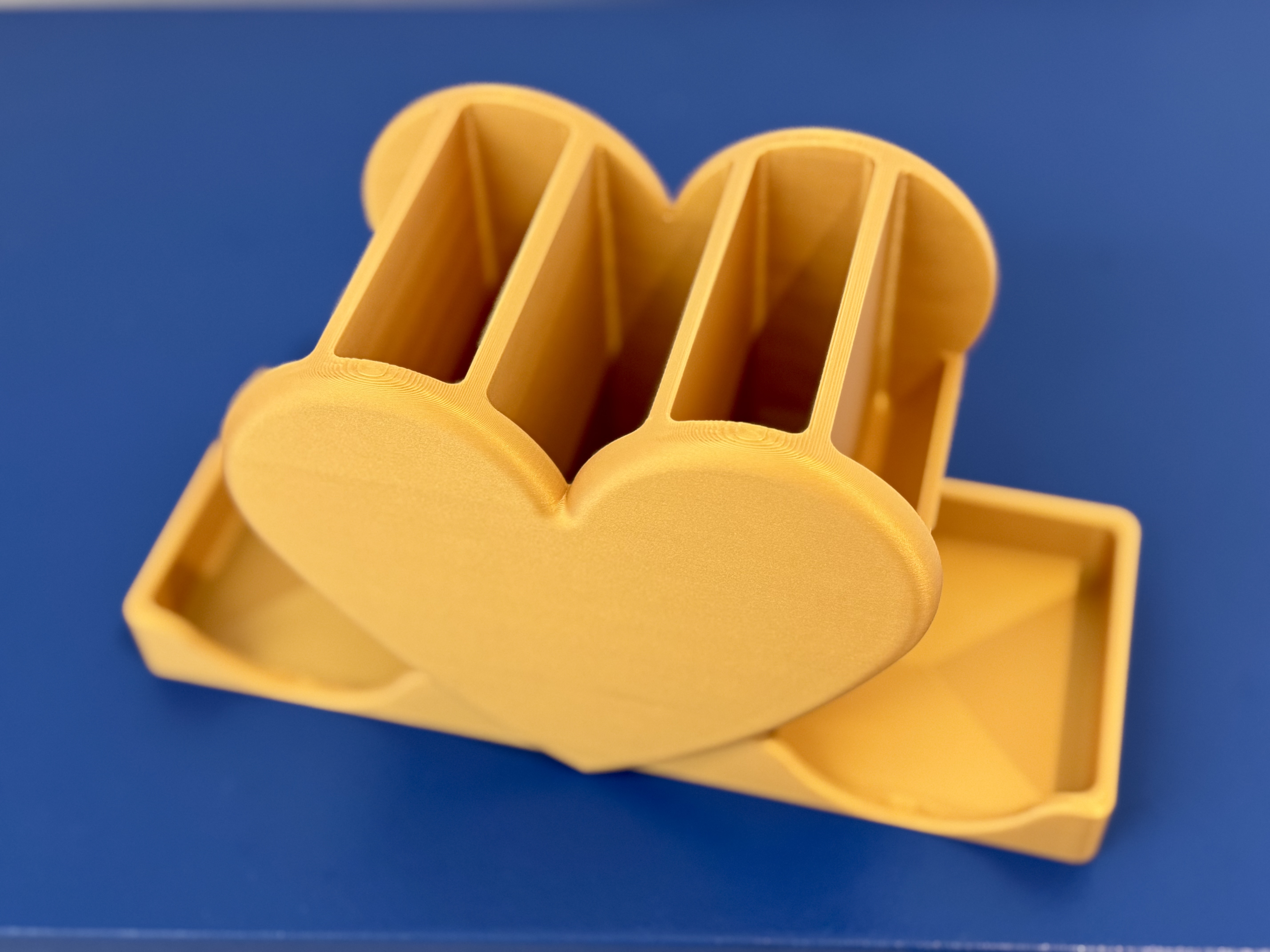 3D модель LoveStation Organizer — 3D-друкований органайзер у формі серця | Подарунок для неї — 3D друк Львів