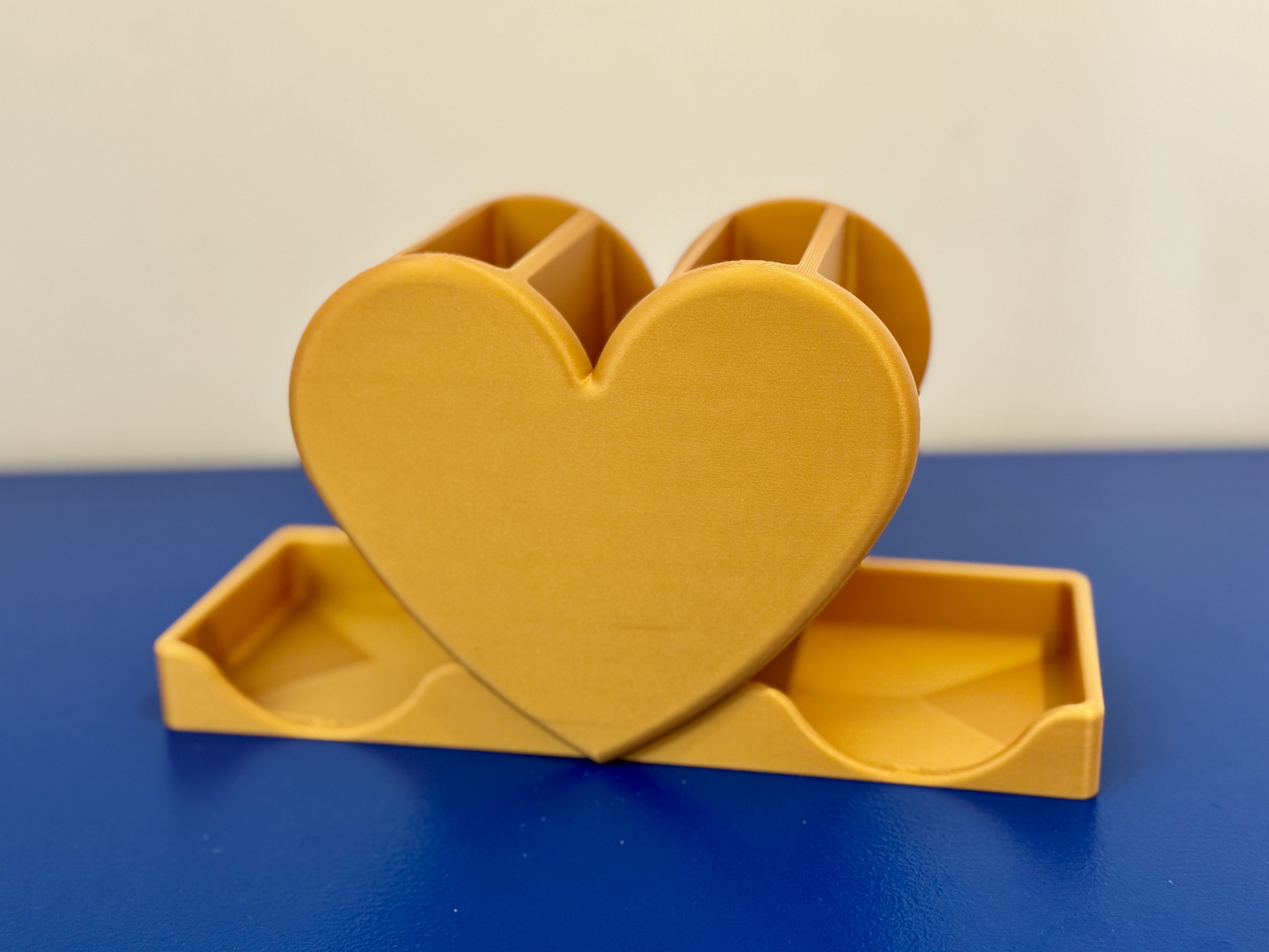 3D модель LoveStation Organizer — 3D-друкований органайзер у формі серця | Подарунок для неї — 3D друк Львів