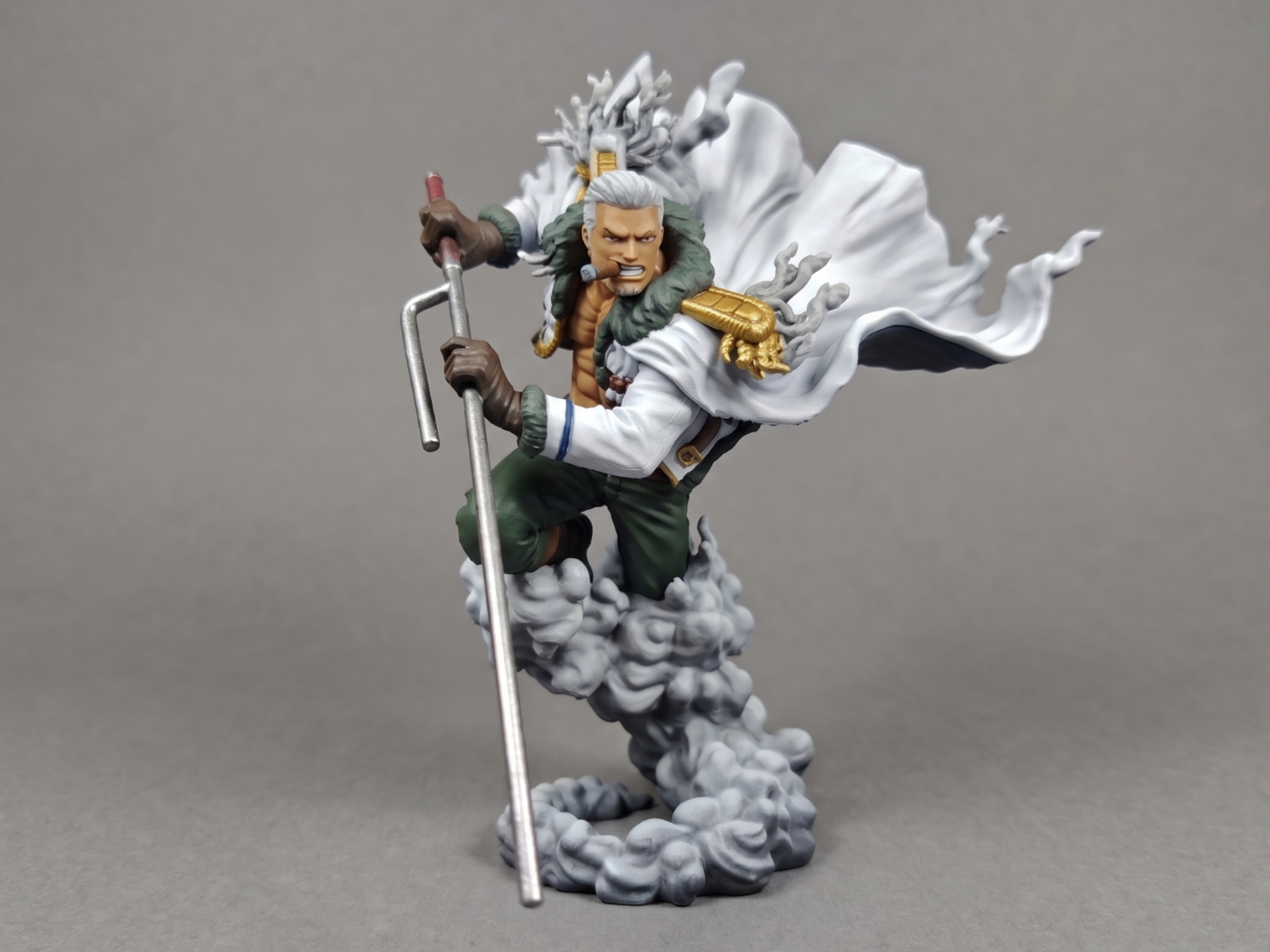 Smoker White Chase - 160mm Dynamic Statue