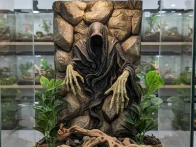 Dekorative Rückwand, spezielles Sammler-Dekorationsstück mit Geister-Ornament