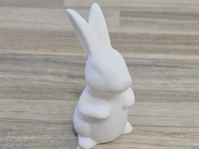 3D-scan eines dekorativen stehenden Osterhasen