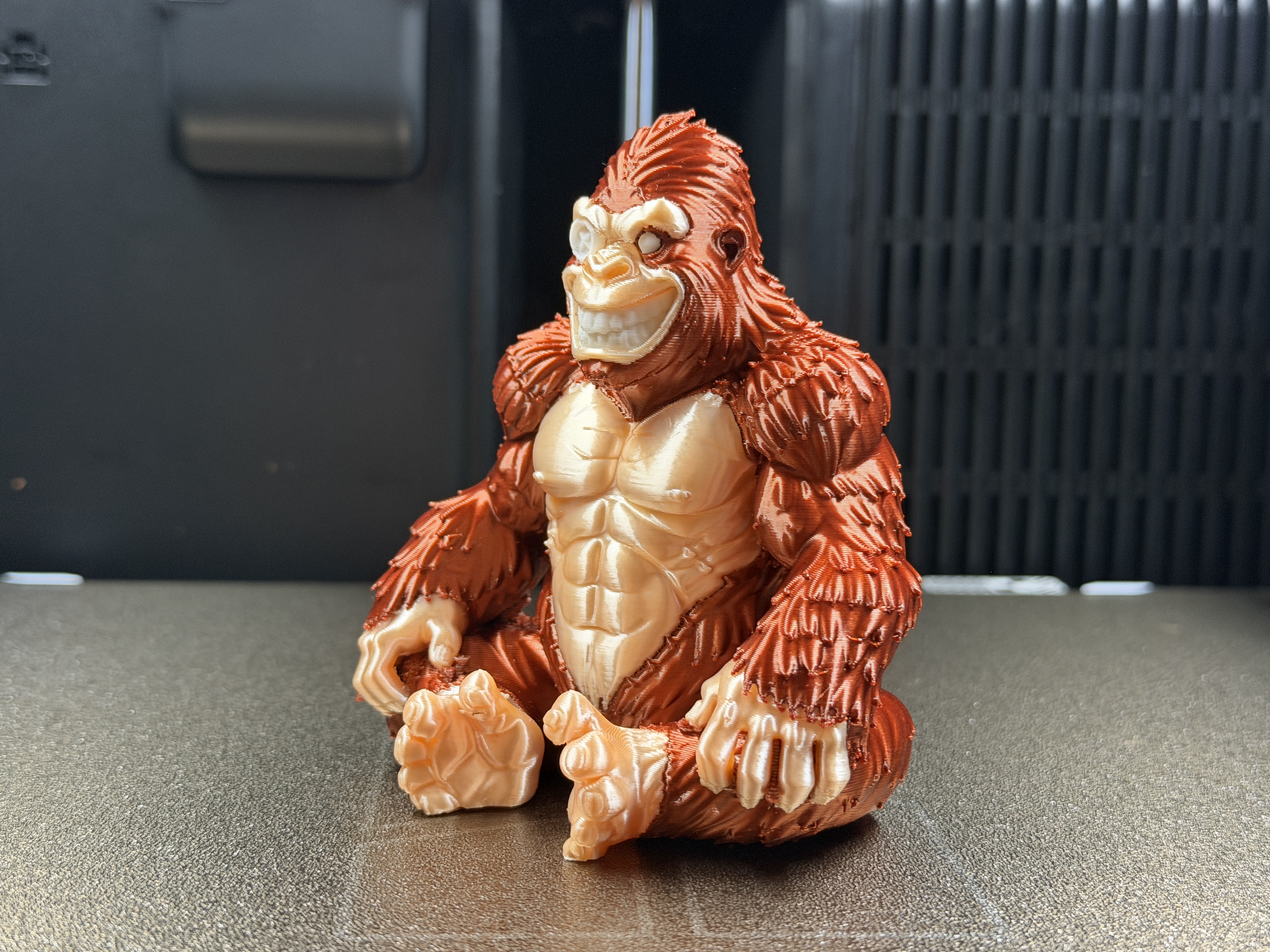 3Dプリント 不気味なゴリラ - 甘さと狂気の間 - 無料3Dモデル -MakerWorld