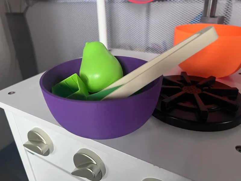 Small kitchen bowl toy