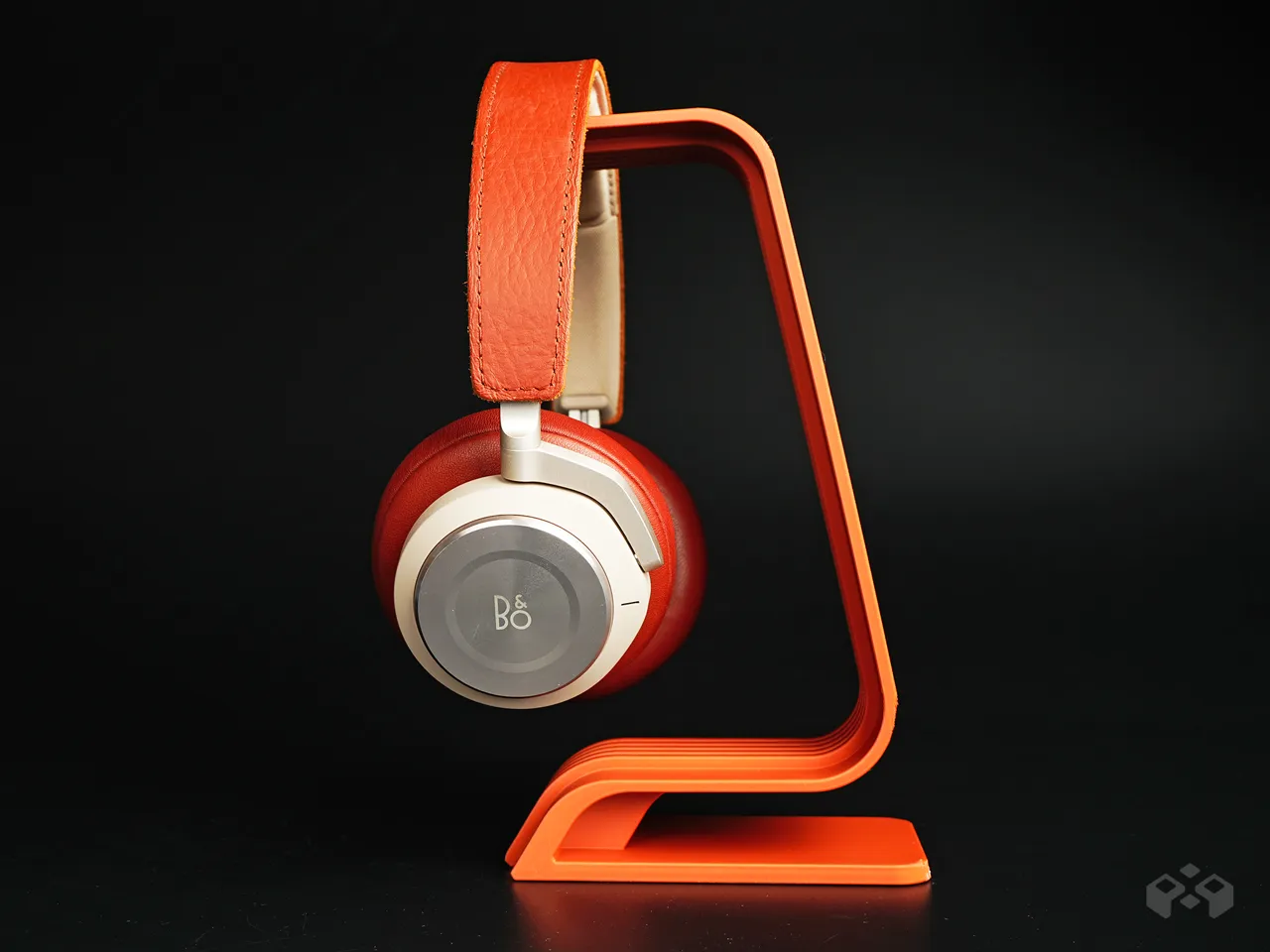 Onami Headphone Stand view 2