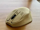 Ергономична безжична мишка с отделение за USB-C адаптер