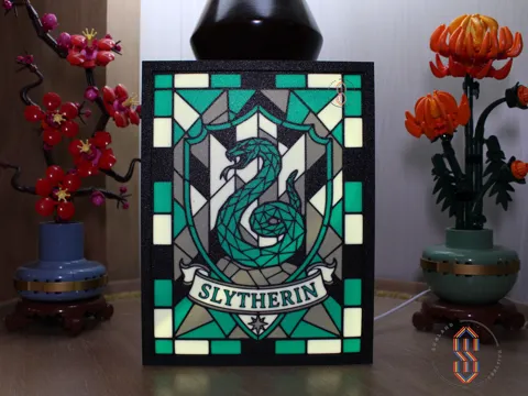 Marco decorativo: Stained Glass - Slytherin — referencia de MakerWorld