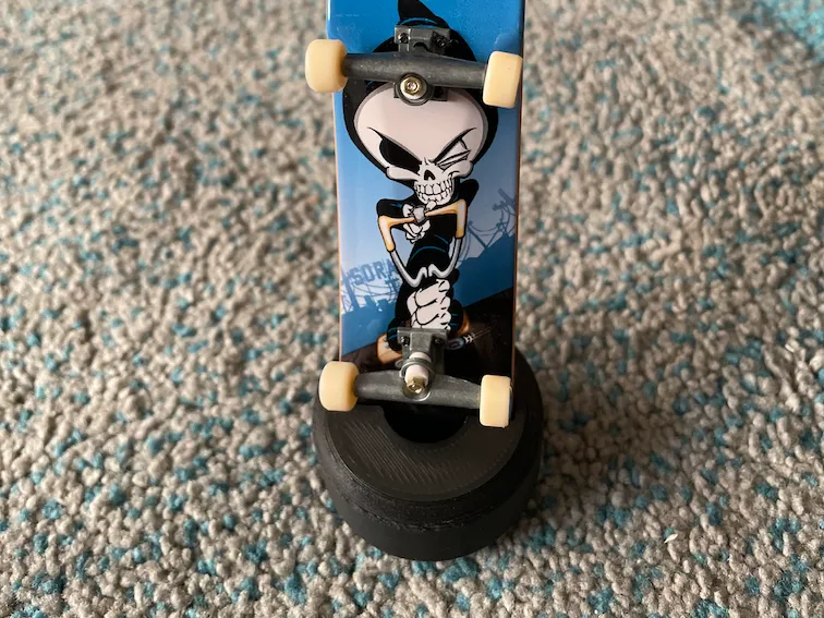 Fingerboard exposer