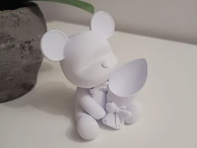 Teddy bear flower holder