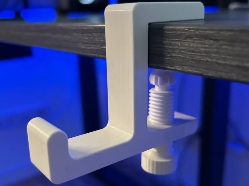 Sligthly overengineered desk clamp