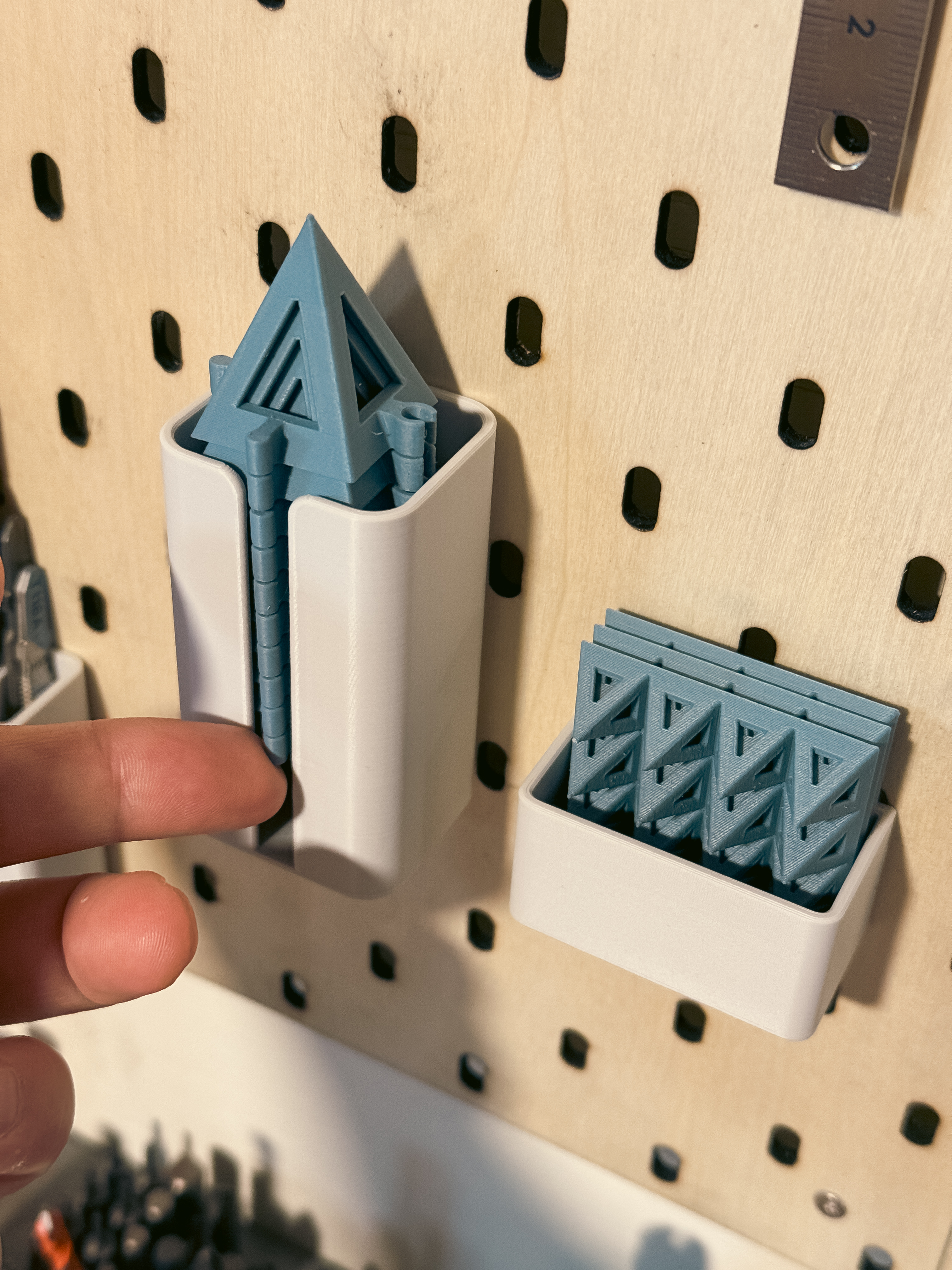 Miniatura 2 do modelo 3D Interlocking Paint Pyramid|拼接式|喷漆金字塔|可堆叠