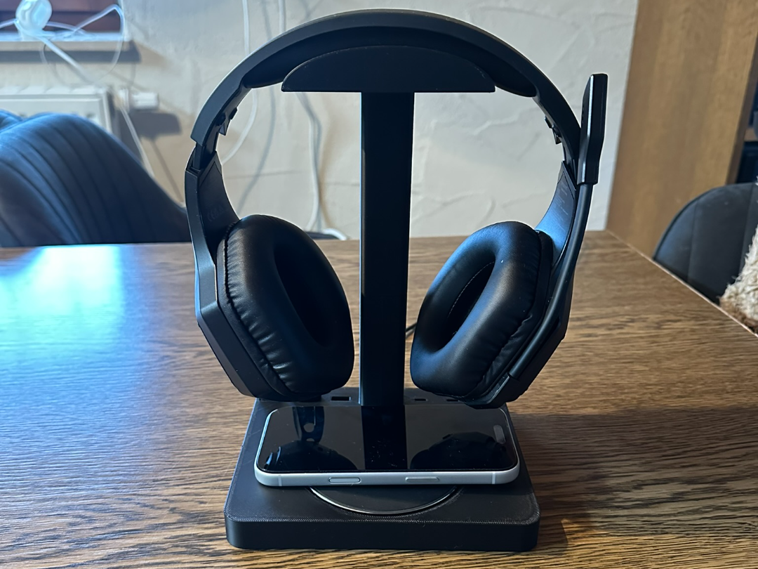 Headset-Halter mit integrierter Handy-Ladestation