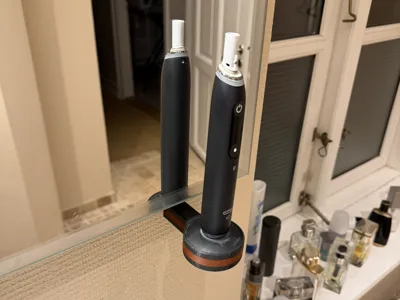 IO9 charger wall stand