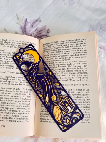 Accesorio de lectura: Gothic Witch & Moon Openwork Bookmark — vista de referencia 2