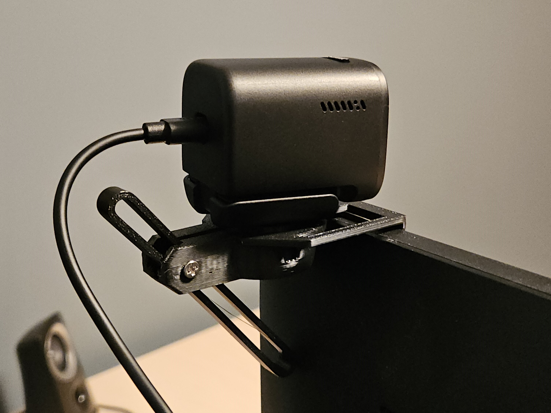 Universal Monitor Webcam Mount