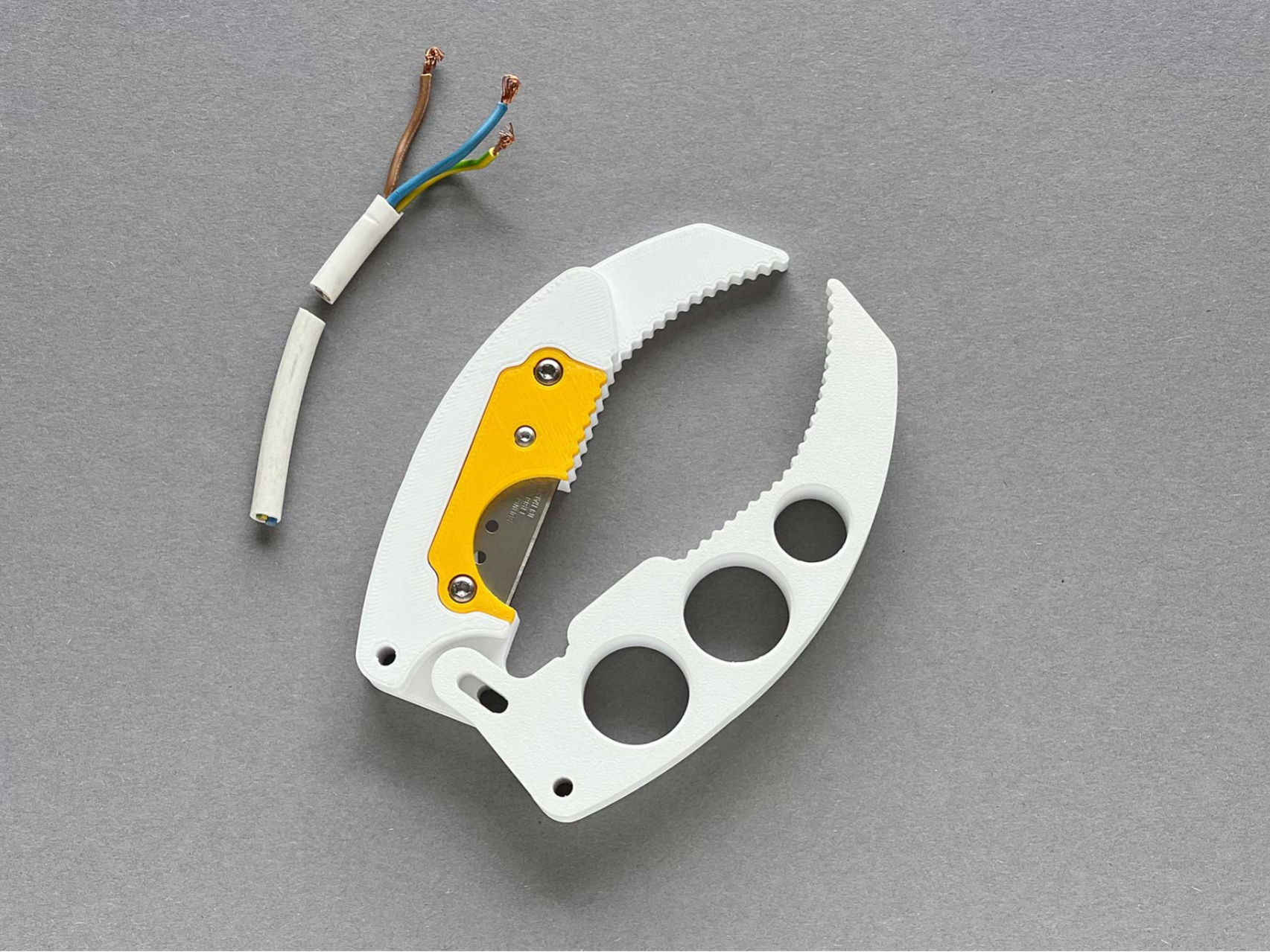 QYSEA FIFISH Robotic Arm cutting claw