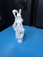 Figurine femme en costume de lapine — photo 3