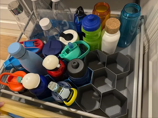 Hexagonal bottle rack for drawer