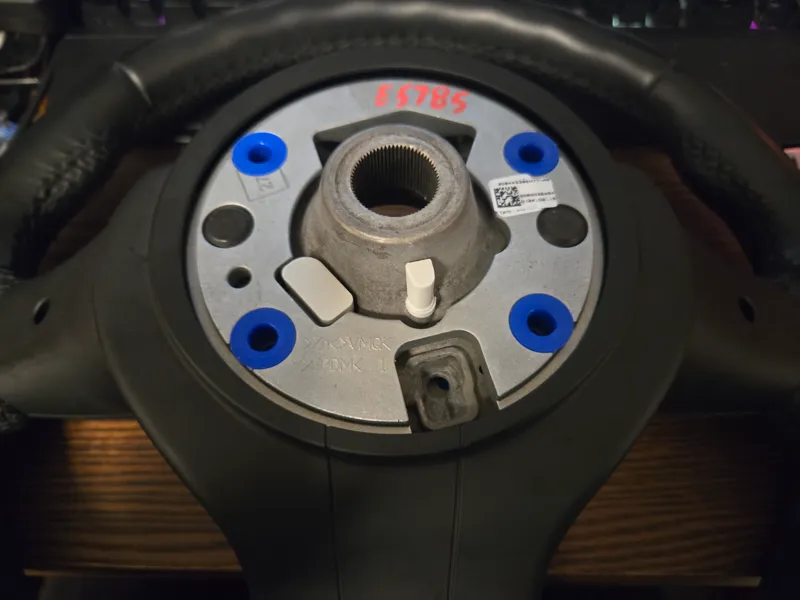 BMW F06/F10 to E8x/E9x Steering Wheel Adapter