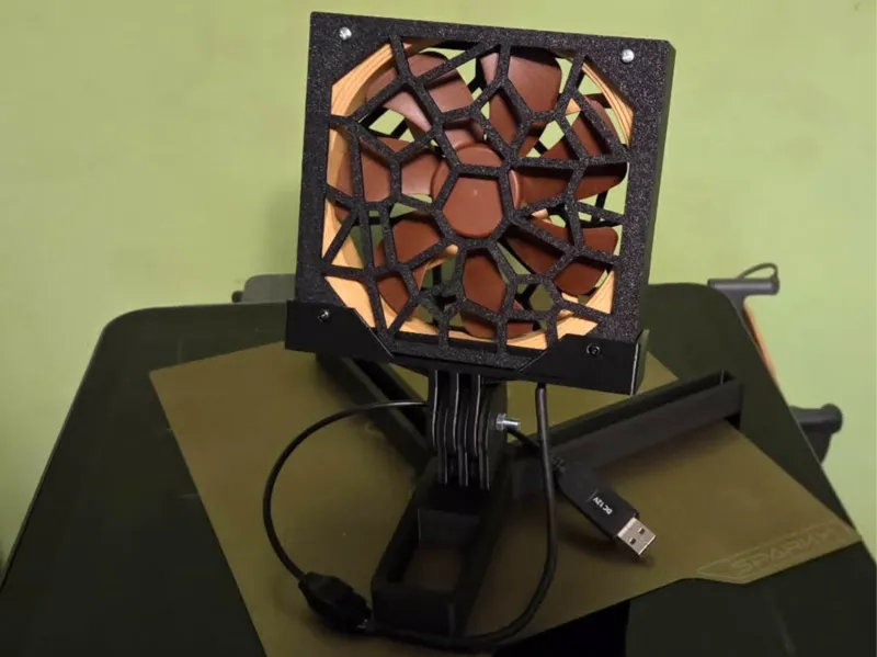 desktop adjustable-angle cooling fan  140mm
