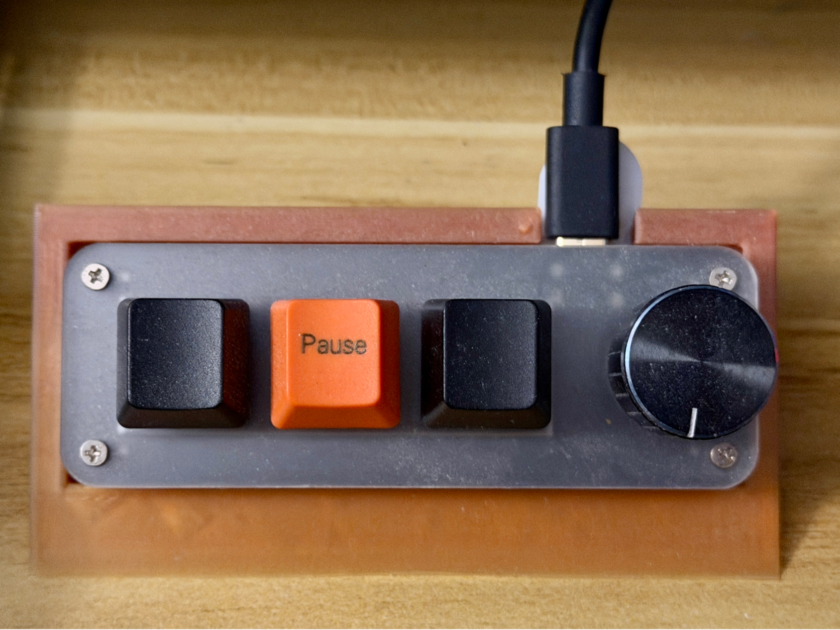 3 Key w.dial Macro Keyboard Angled Stand