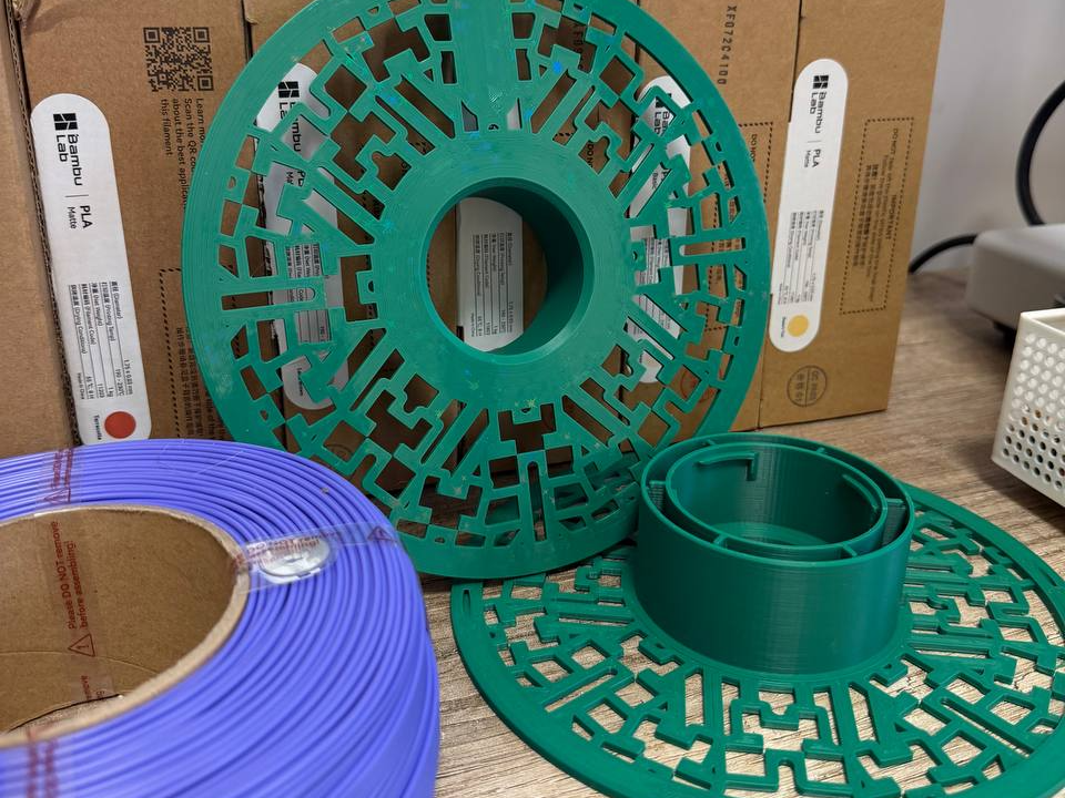 Minecraft like Refill Spool With Creeper pattern