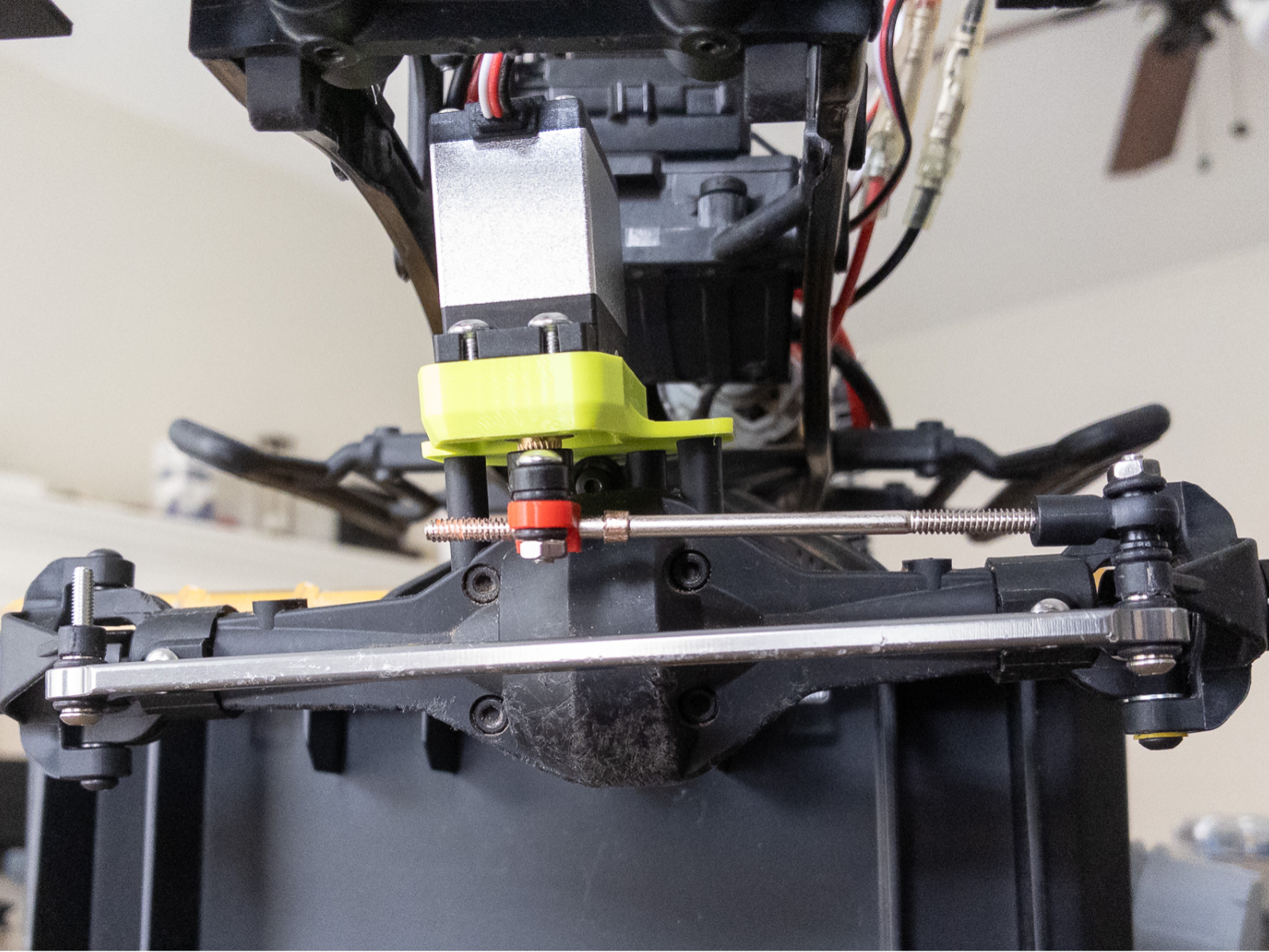 Lab 808 Longitudinal Servo bracket for Axial SCX10