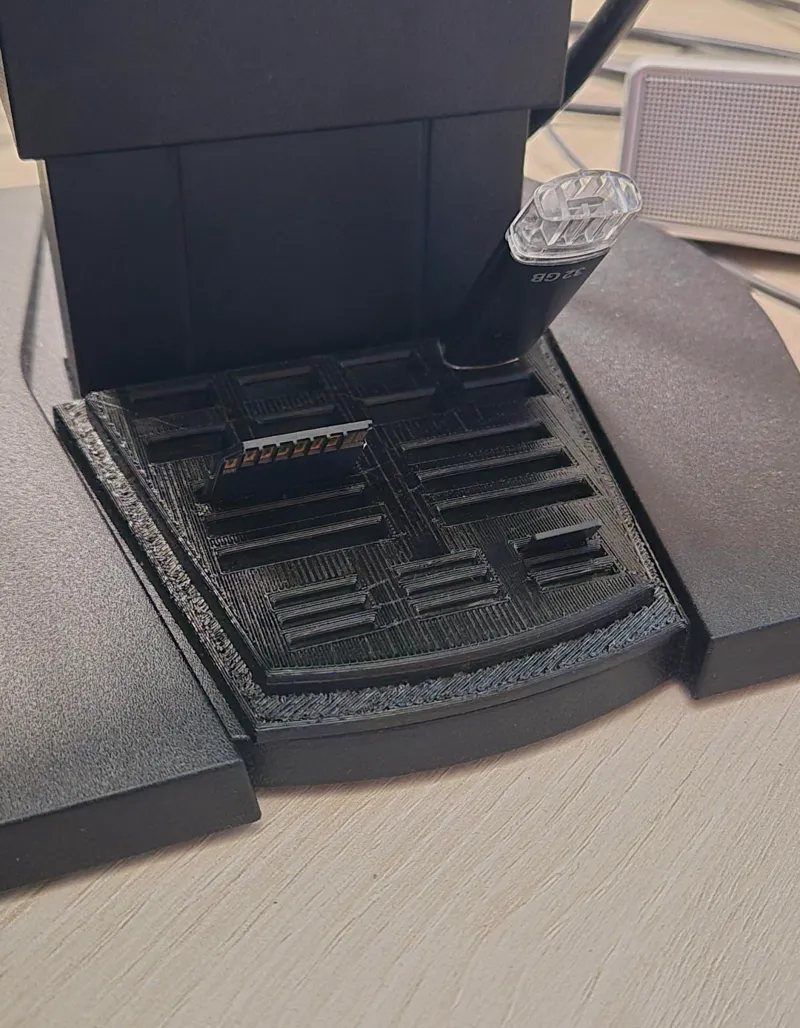 USB/SD organizer for EIZO monitor