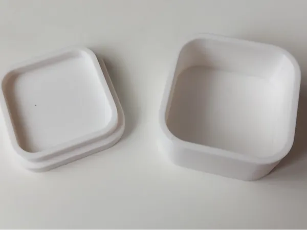 Boîte avec couvercle