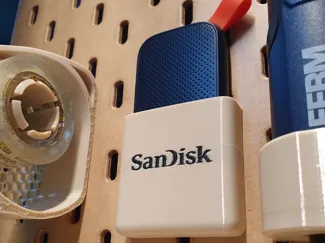 Sandisk portable SSD SKADIS holder