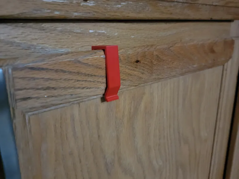 (Remix) Door Latch for no-screws baby-proofing